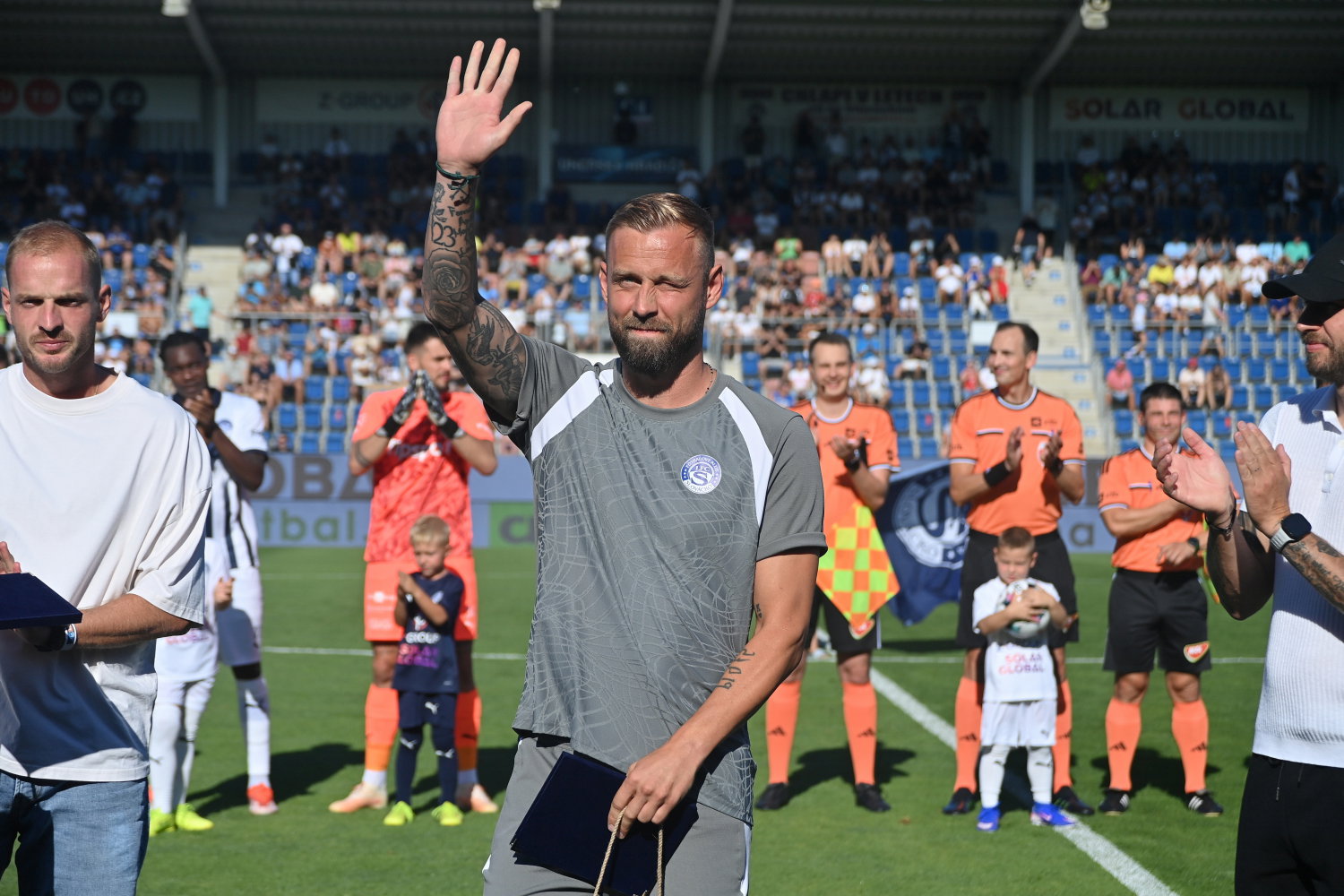 D6N_8341