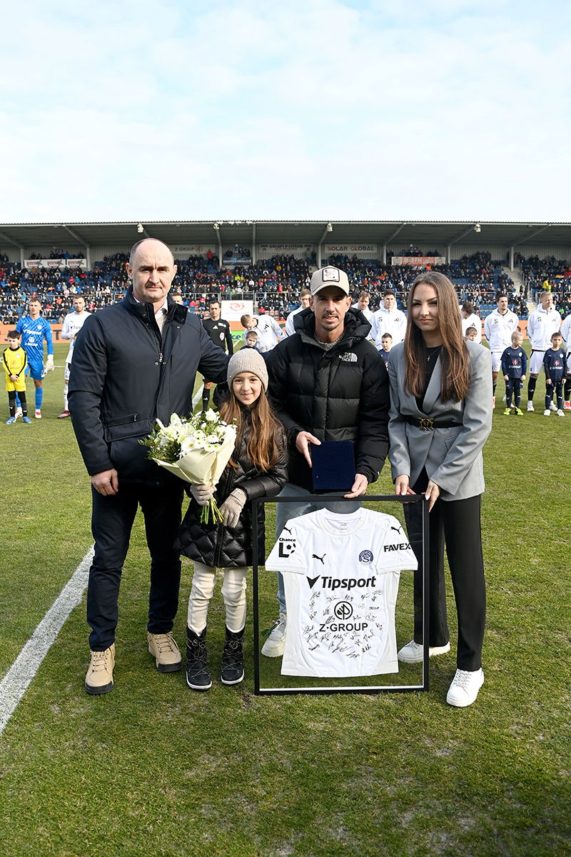Slovácko se rozloučilo s legendou: Milan Petržela si užil potlesk zaplněného stadionu