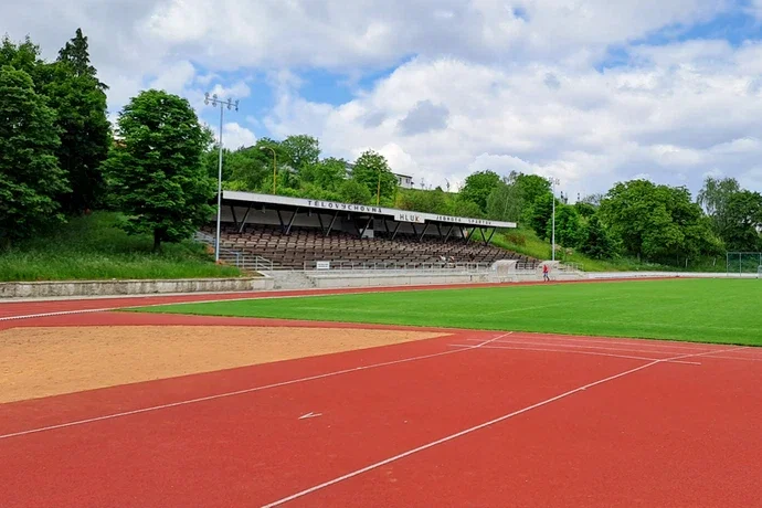 hluk-stadion