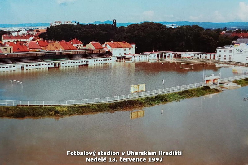stadionUH - zaplavy22-popiska