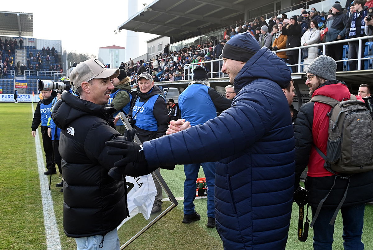 Slovácko se rozloučilo s legendou: Milan Petržela si užil potlesk zaplněného stadionu