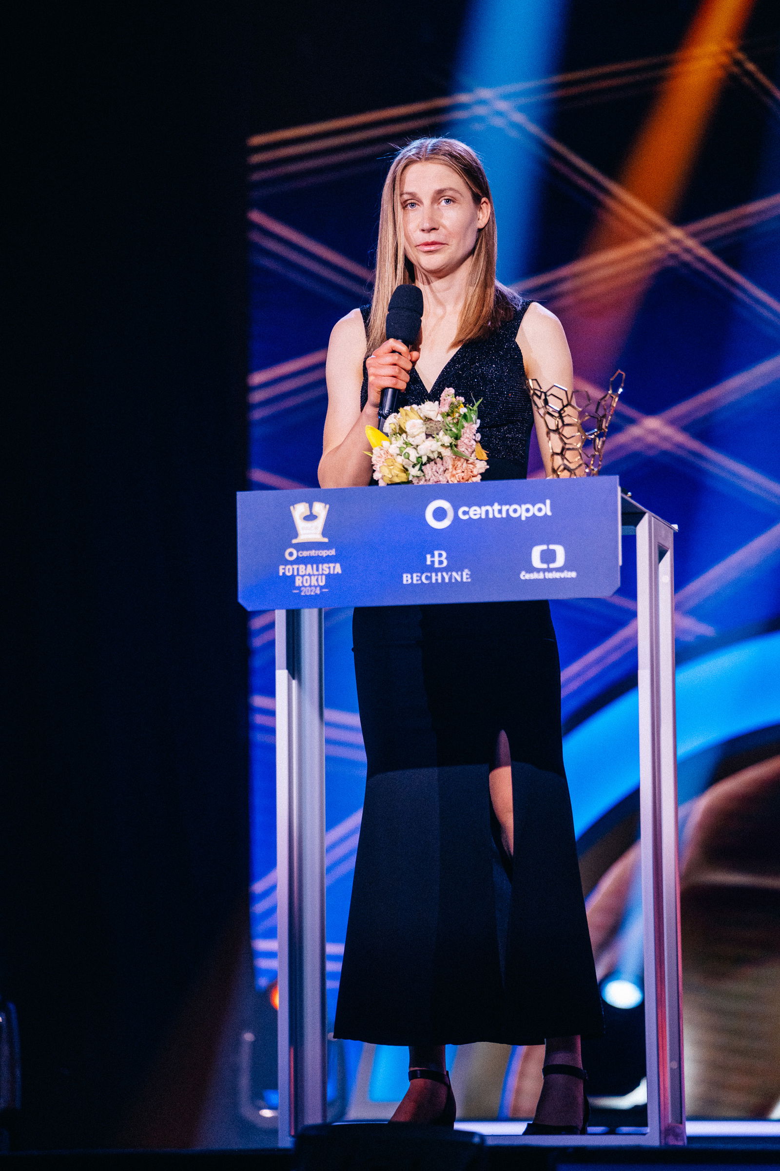 084-B1_06097-BLACKART