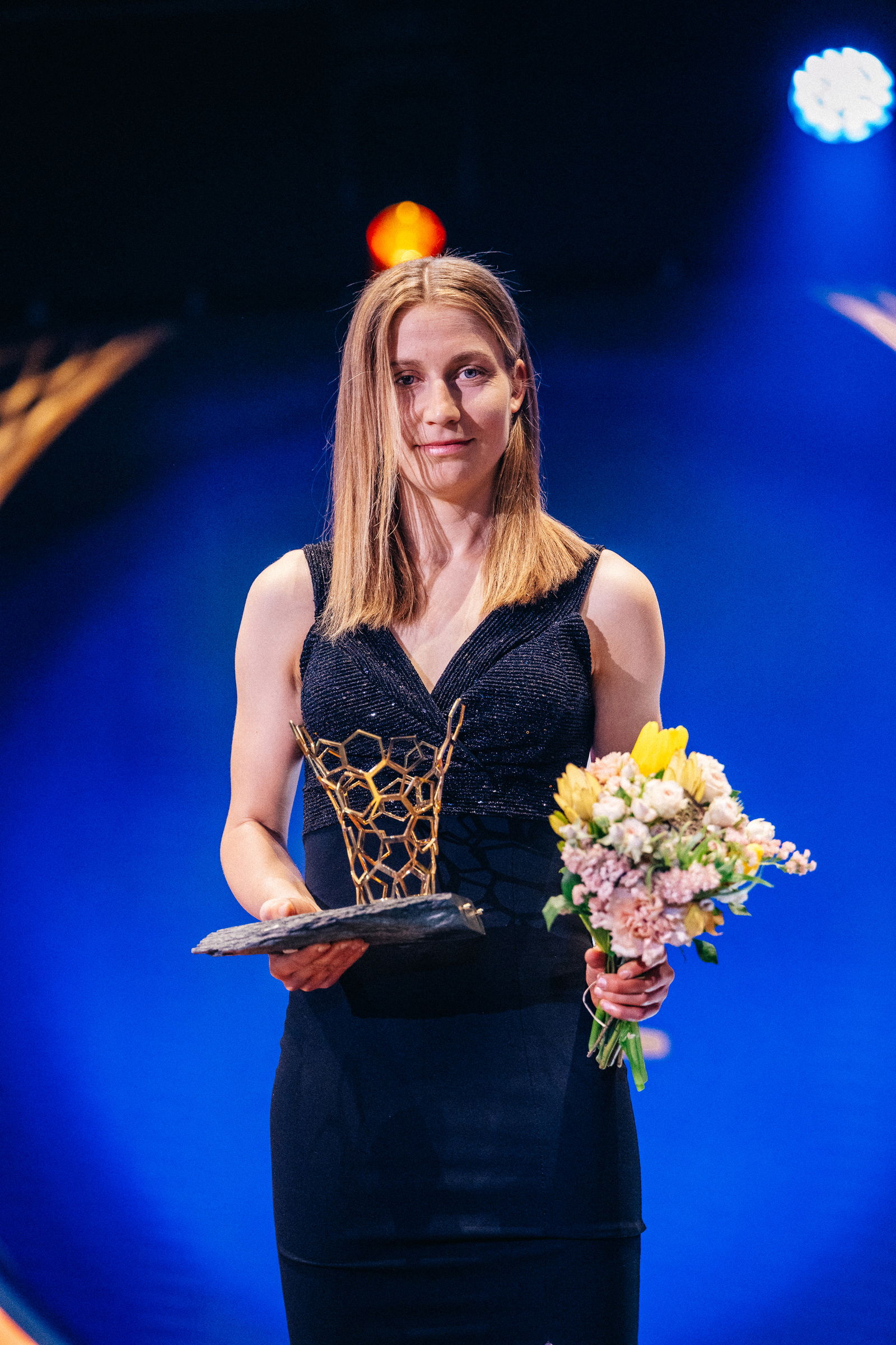 176-B1_08083-BLACKART