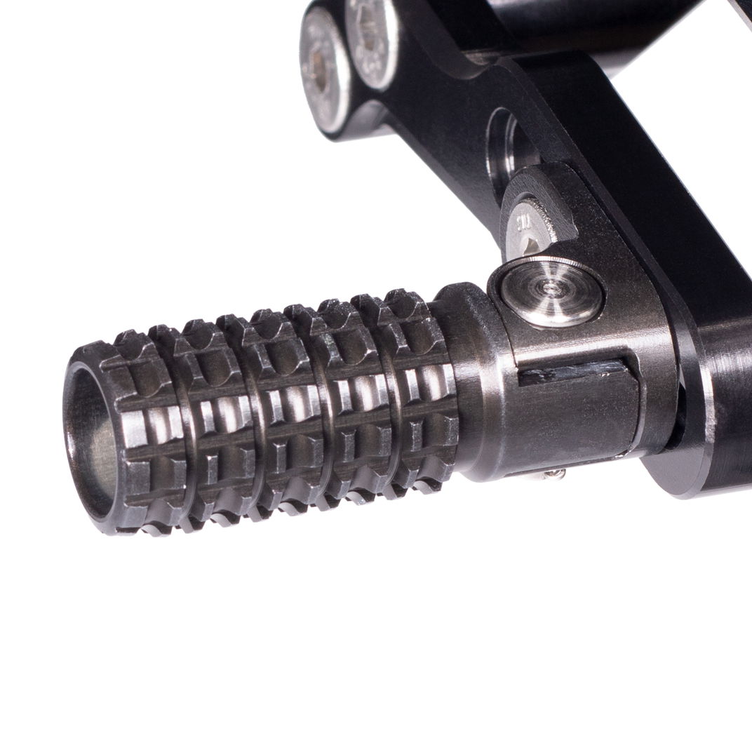 RXB03_detail_toe_peg_right