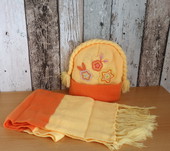 Dětská čepice s copánky a šála - žlutá