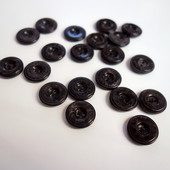 Knoflík tmavě hnědý/průměr 15 mm