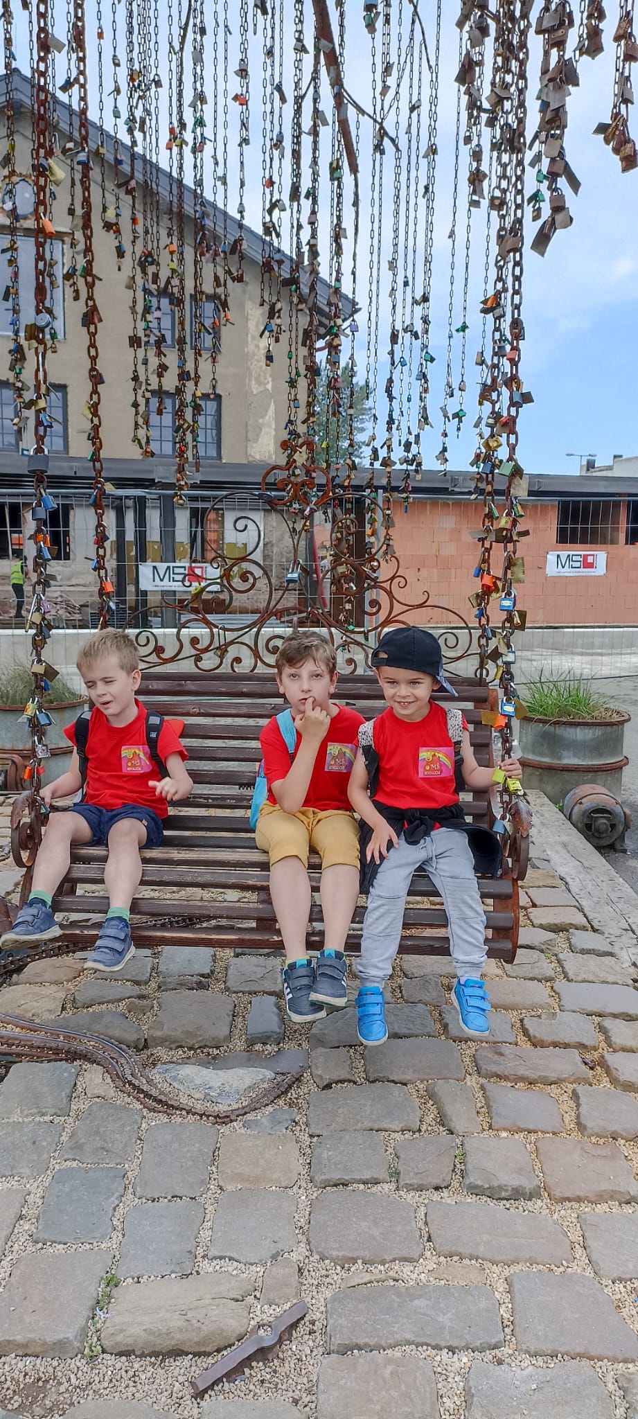 e5ba6f85-9c3b-467c-bf4f-c90f210a347e