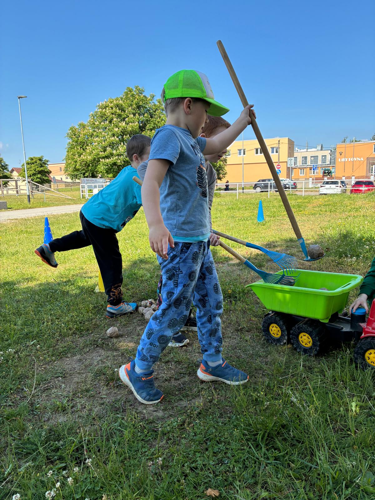 f5233a0b-8530-461f-9cc2-236d02798eac