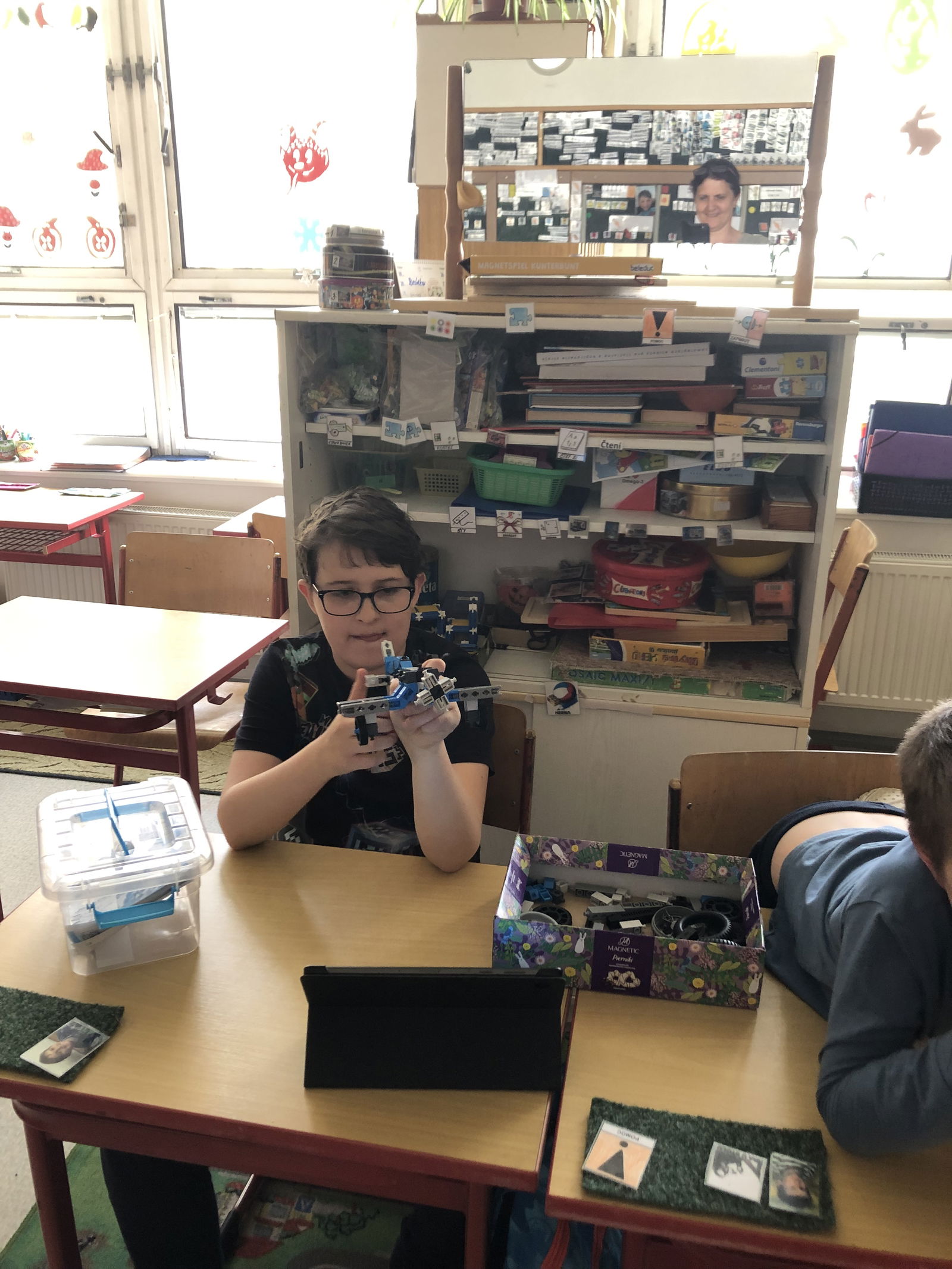 3C77DC6F-1A65-4A8B-B4CC-7C5654507821