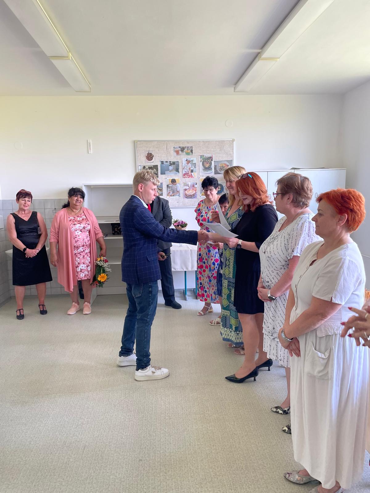 Předávání vyučních listů (2)