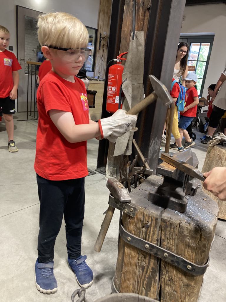 7a35eeed-7f24-4530-b776-35ae49fbceea