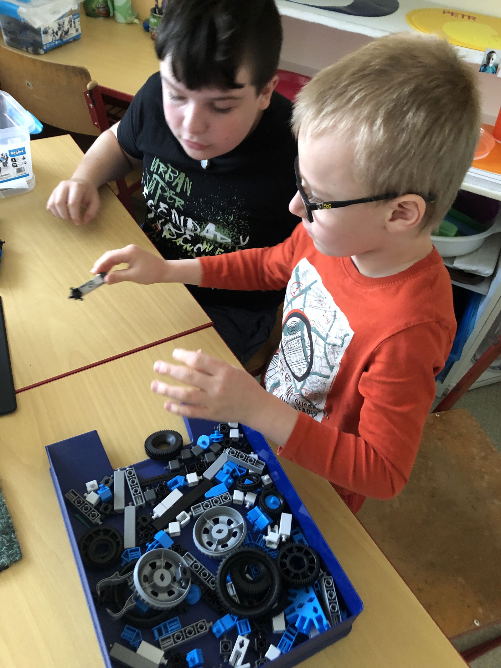 B2E74F28-4D14-4522-9402-6B1F443B6B8E