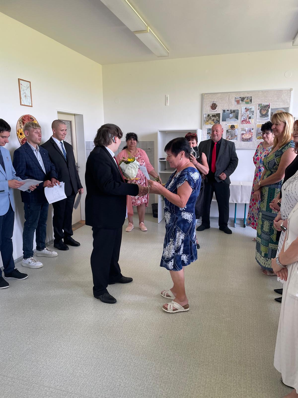 Předávání vyučních listů (5)