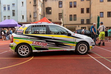 6__7_autosalon_zavodni_auta