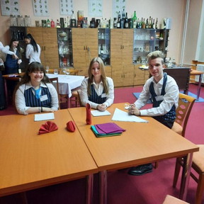 246290286_419803279507278_8033518816904438382_n