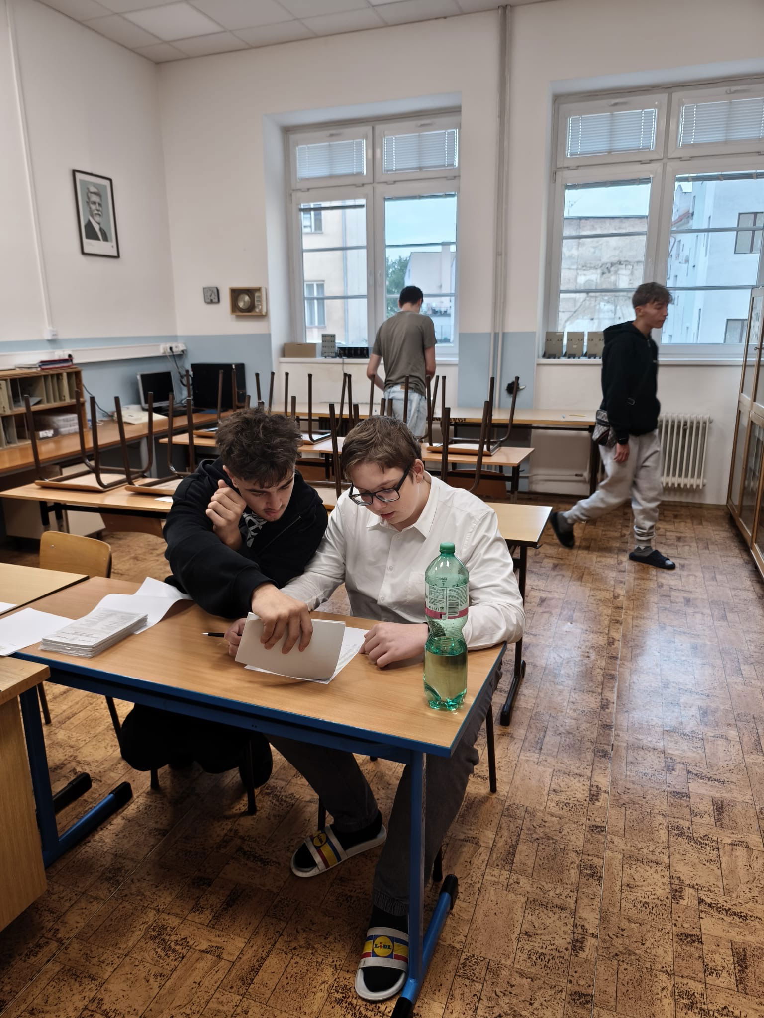 60ddfeb8-d125-469c-b952-b2353f5c9a91