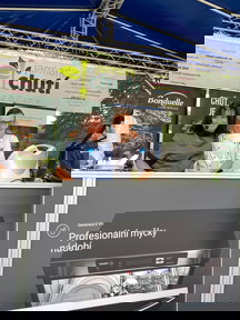 1630F76C-91B5-4CB9-BF5E-D1F517AF1970