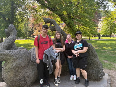 ef78ba12-5c04-4b22-a0a1-4933341d6a01