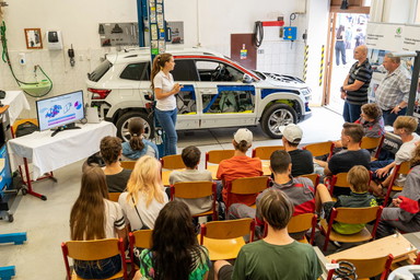 2__2_autosalon_auto_v_rezu