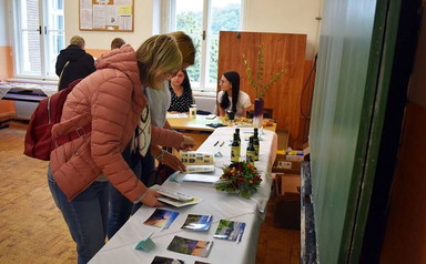 32 upom¡nkov‚ pıedmØty