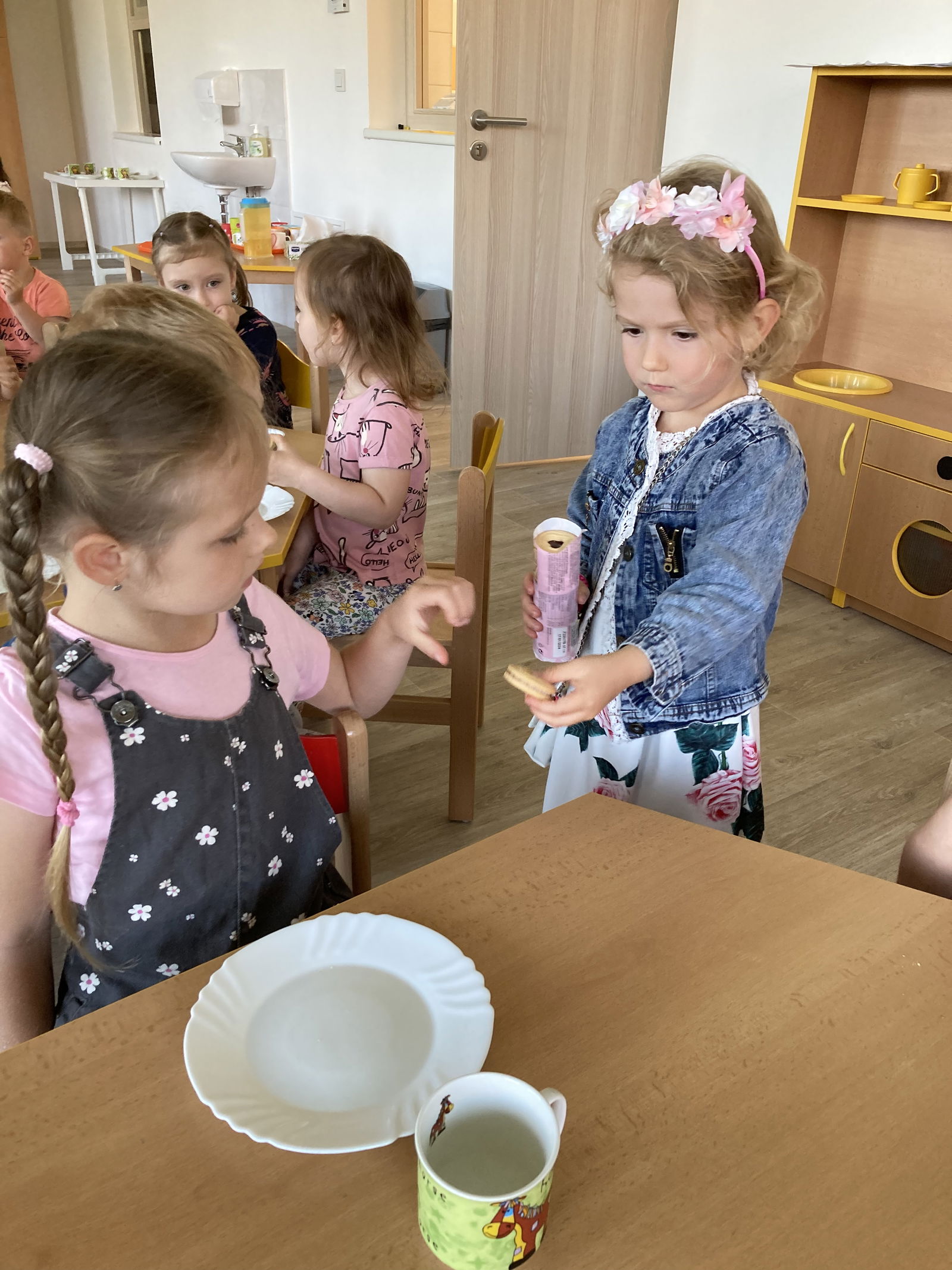 B801C686-8538-41AC-BF9F-21C4FAFA156B