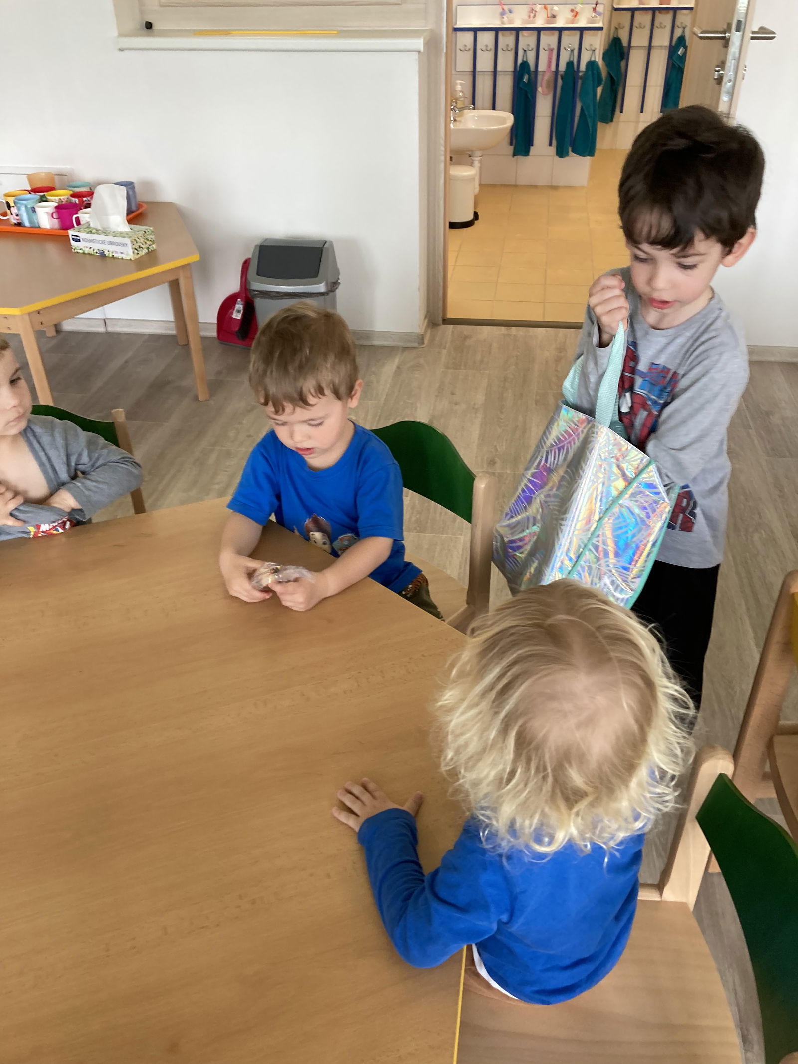 4FFED453-E366-4B71-ABFB-B0E28EF5EC2E