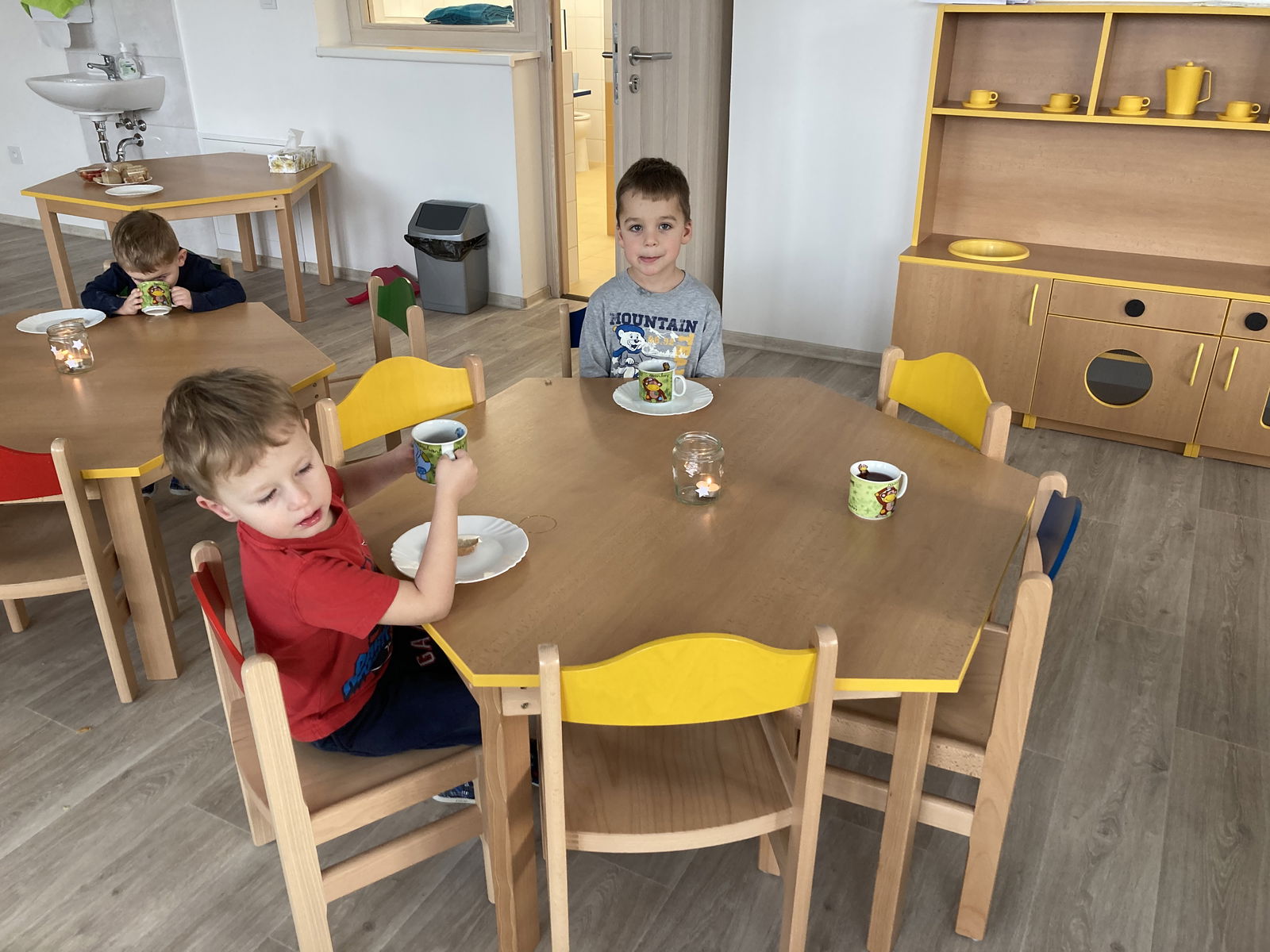 7B1F2482-E620-4B19-85D0-EDC7867EE5B5