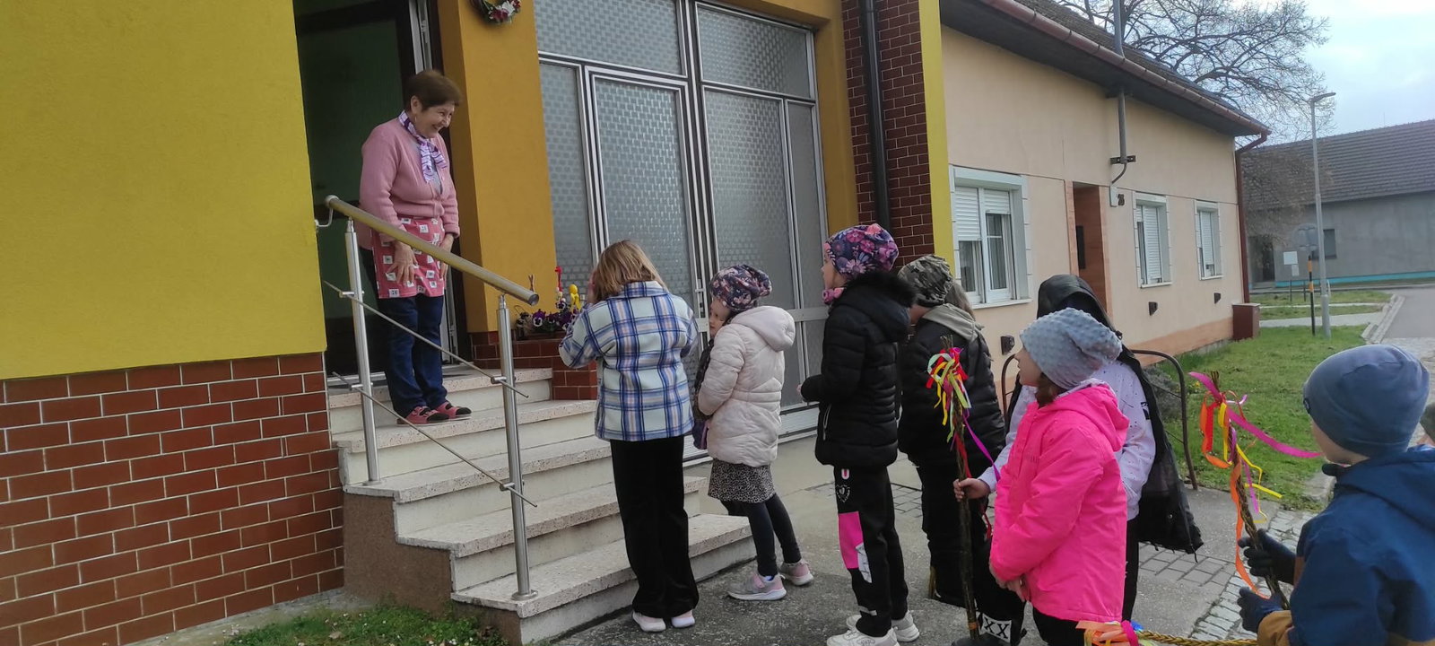 f242701d-2d5b-4d12-a7cd-d6c4a956cf4c