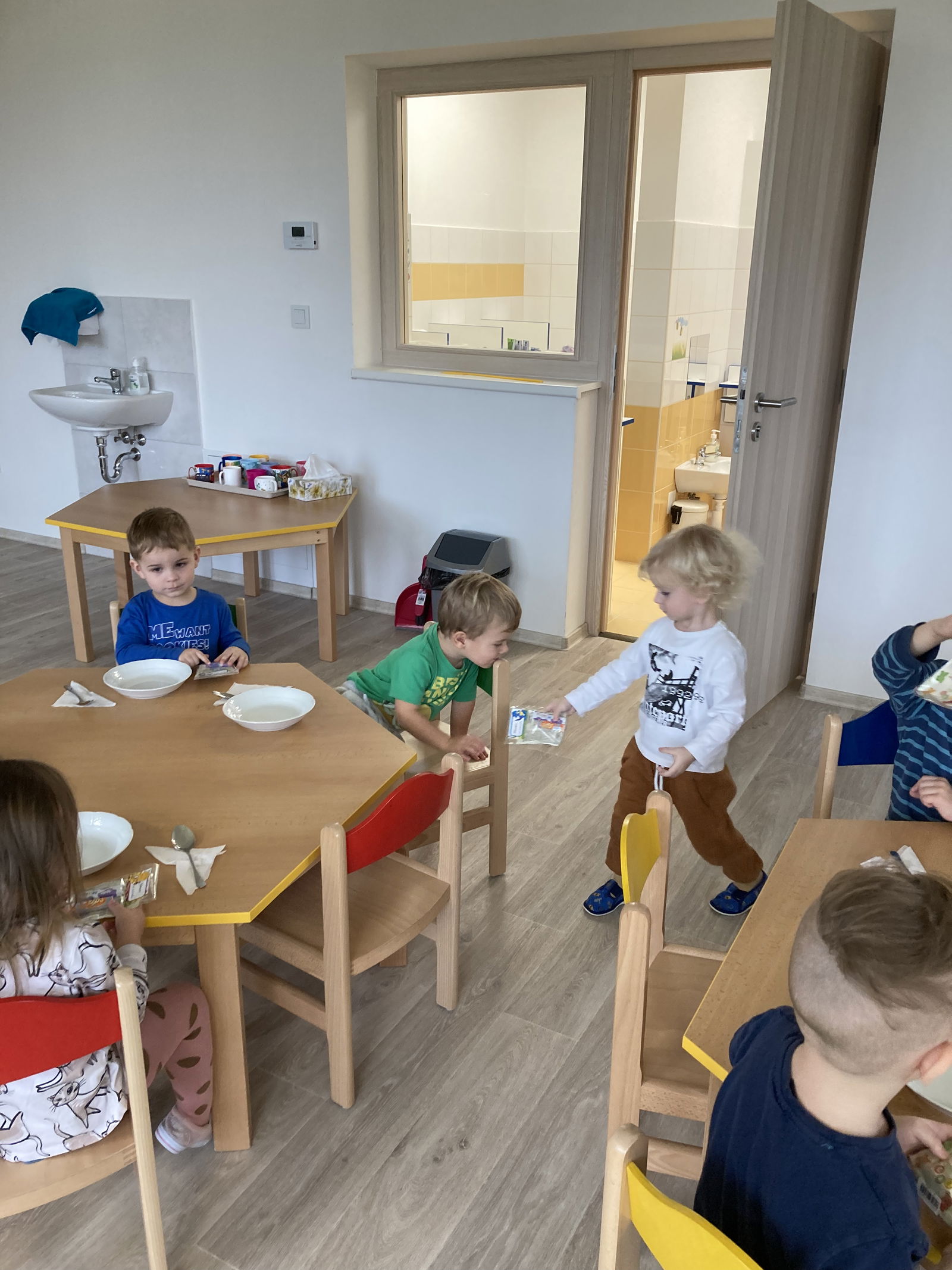 CC8739BF-CF08-45A8-8193-AC9B5016E02F