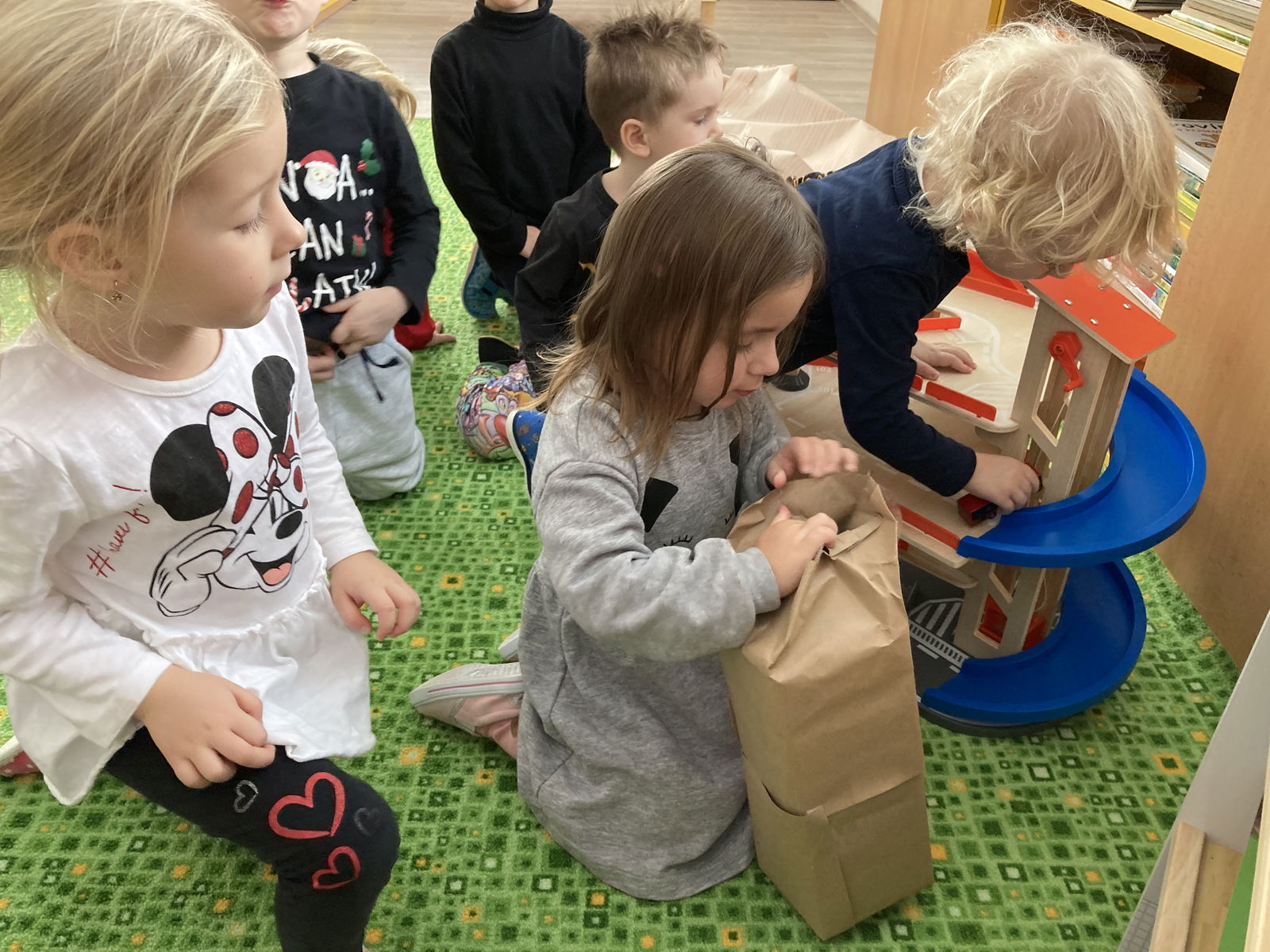 F5519CBF-A9B9-4DFC-BD1E-1715C2215090