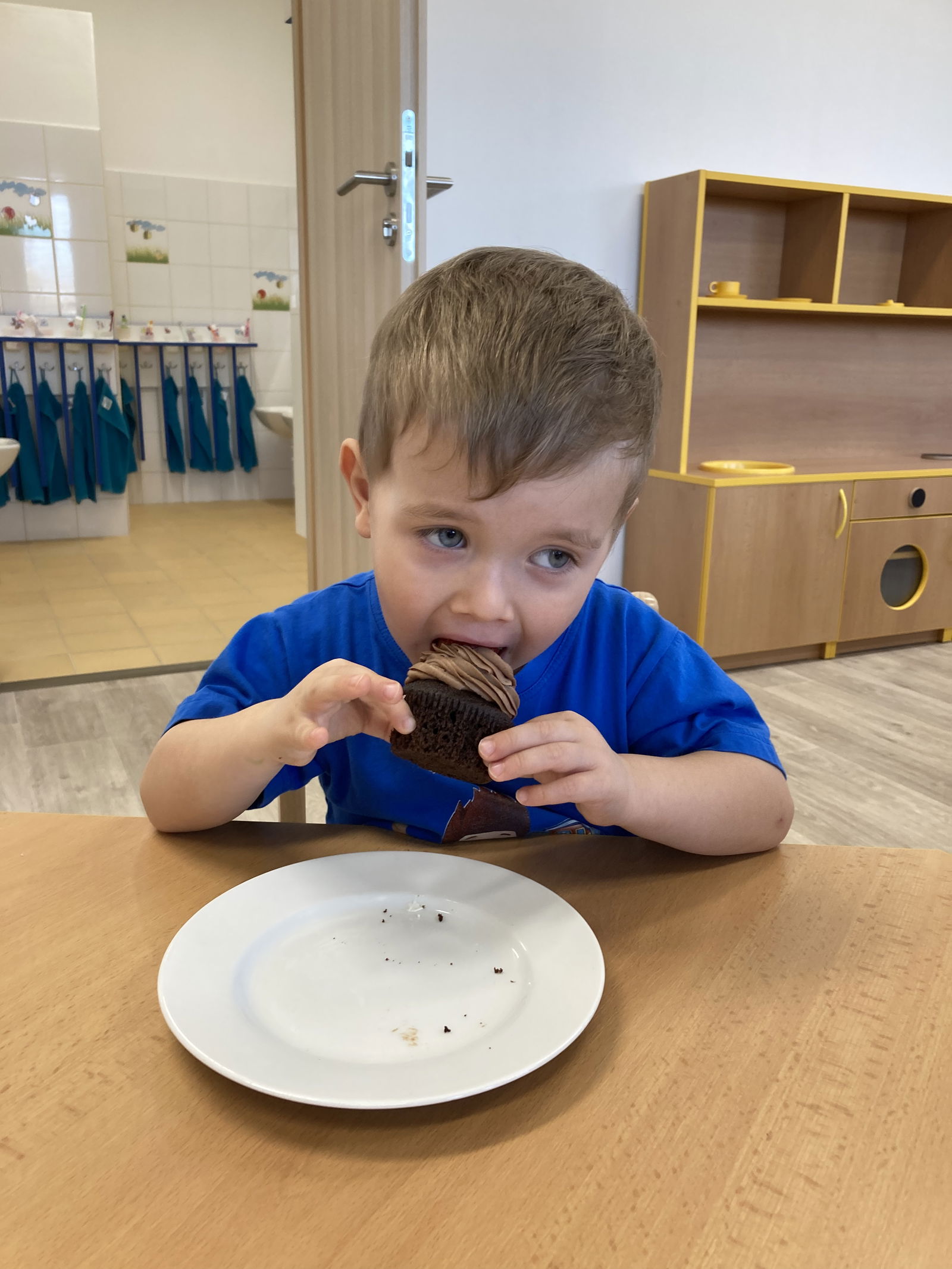 EA681D86-2AE8-4D07-BFF4-0BBC8A9AE16B