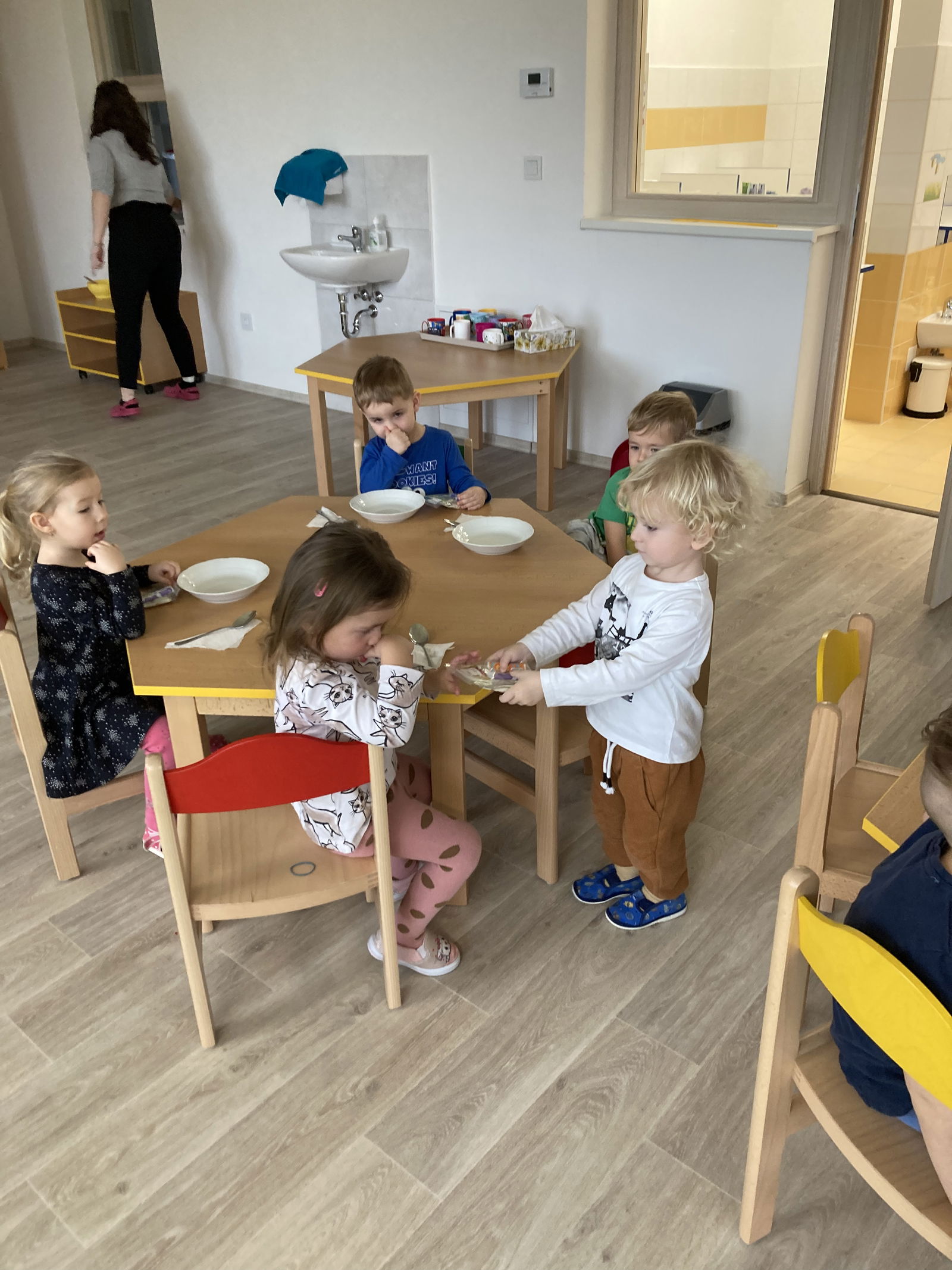 4F4E22D8-B1BC-4FA9-B3D5-F81FC14B9D80