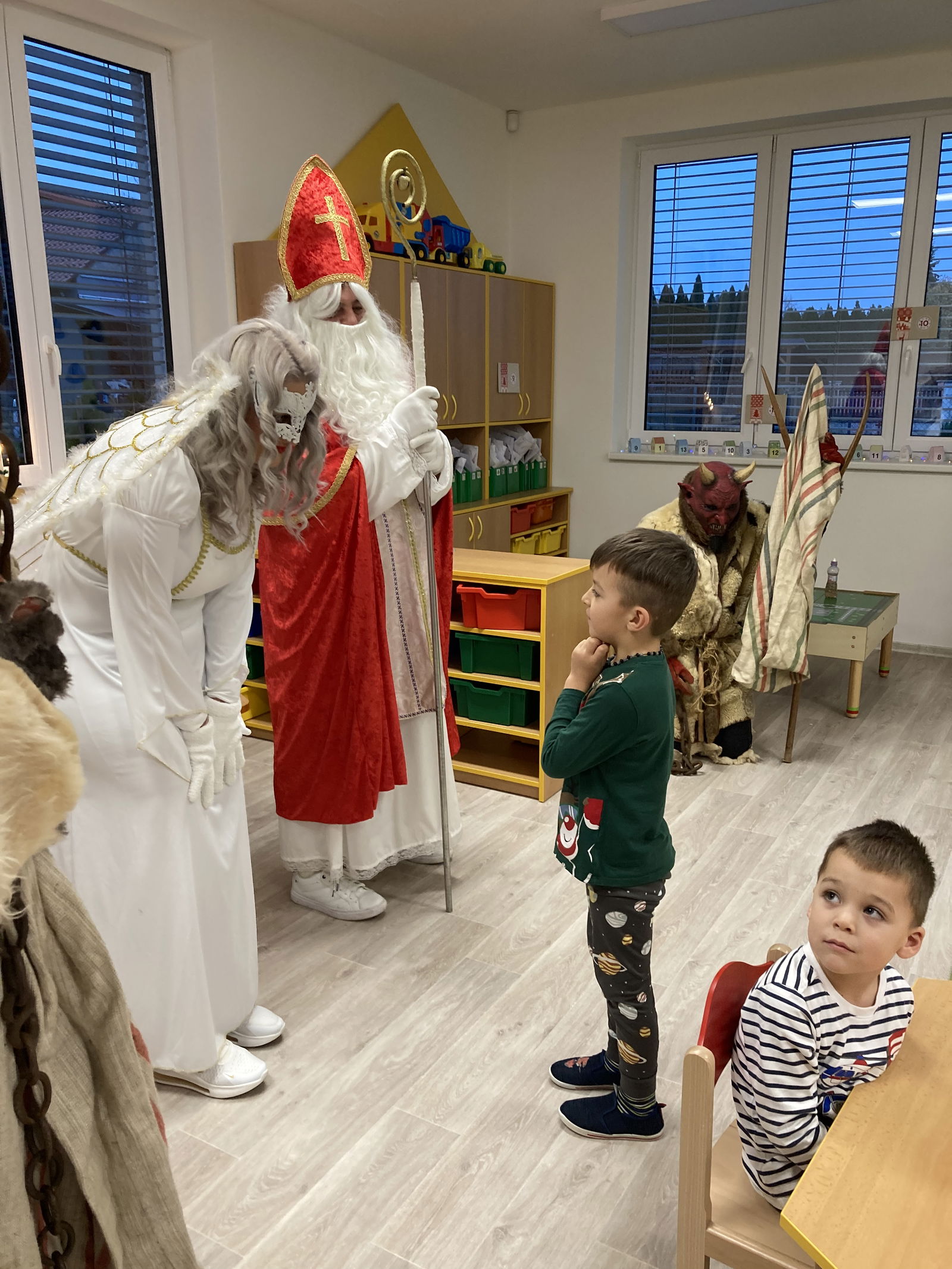 F86F5B74-4D09-492D-92A0-F2EA27A1054A