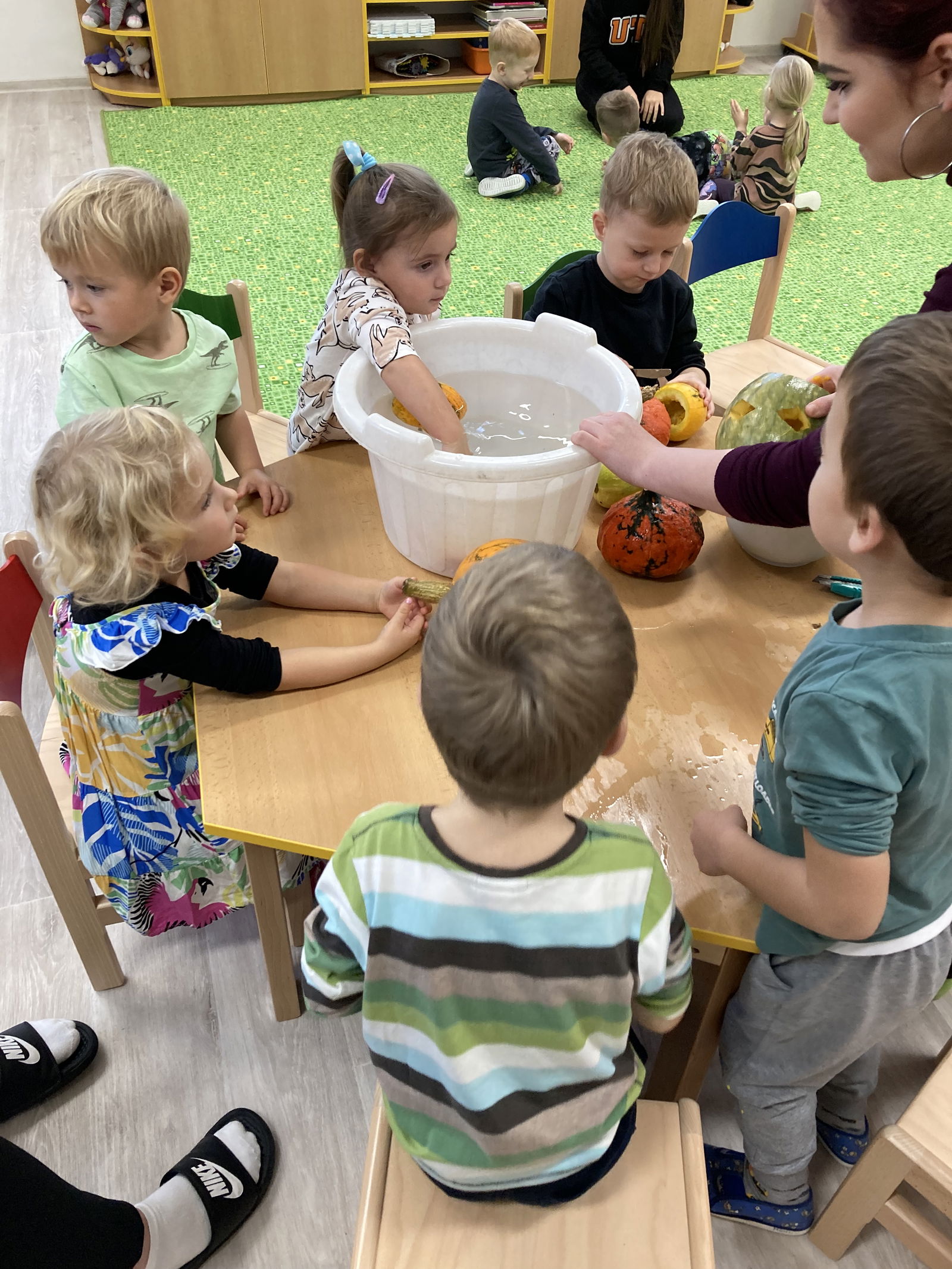 AF669909-BDB8-44AD-990D-B764F935CA43