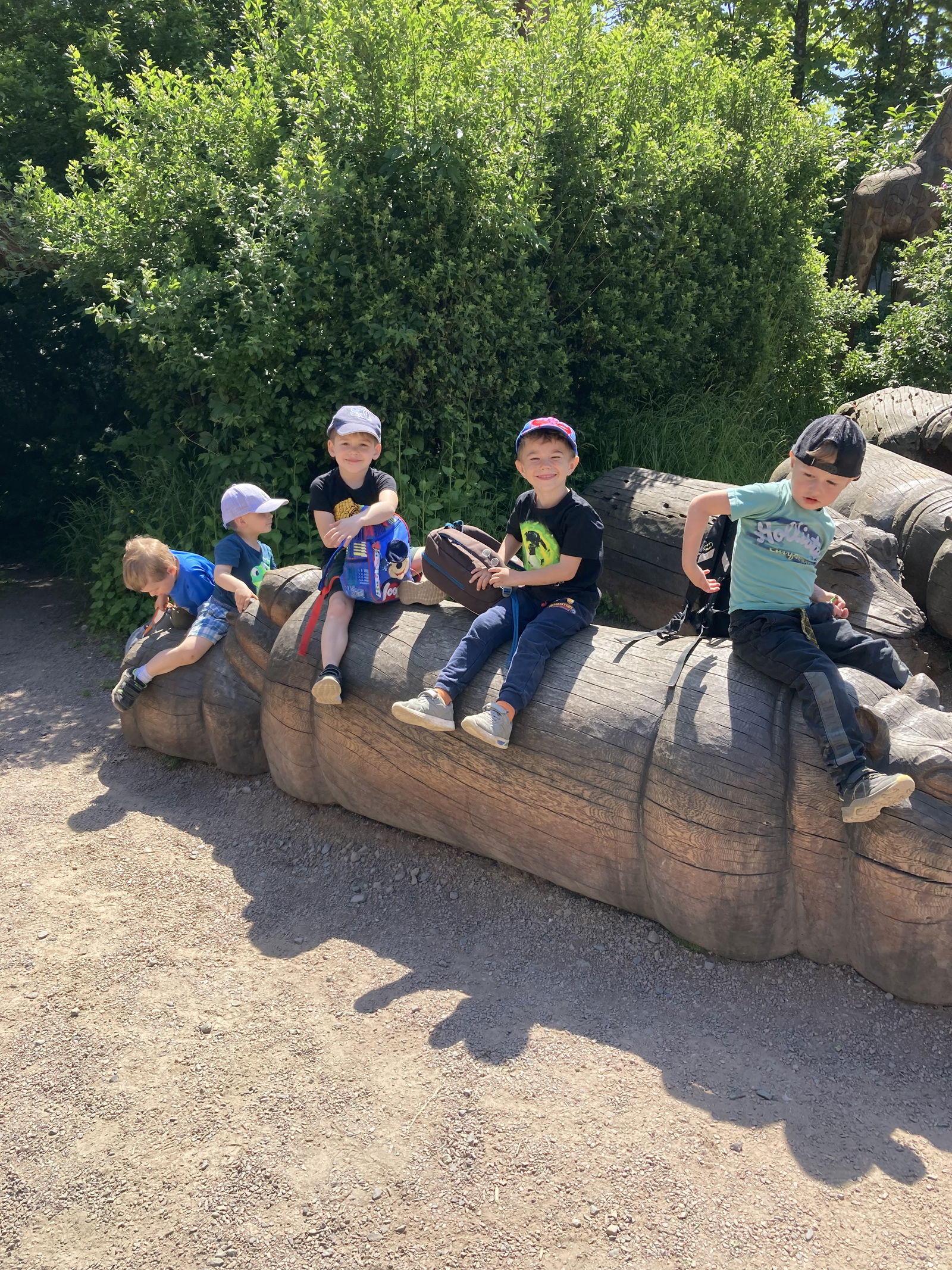 C0140EE4-7C0D-44BF-B64B-441C5C55115D