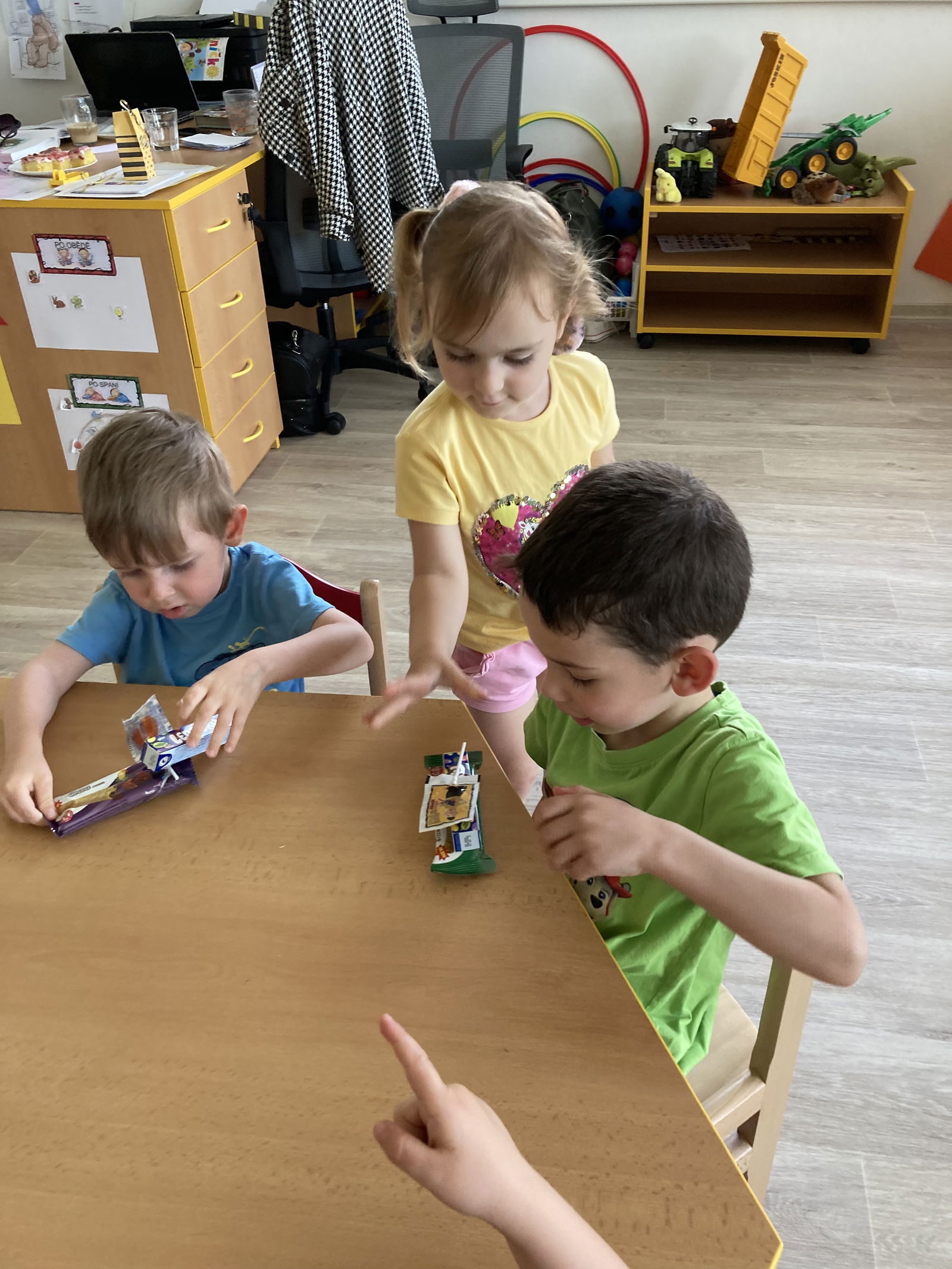 76445C05-73E5-4BD5-8B03-2C16D3E85001