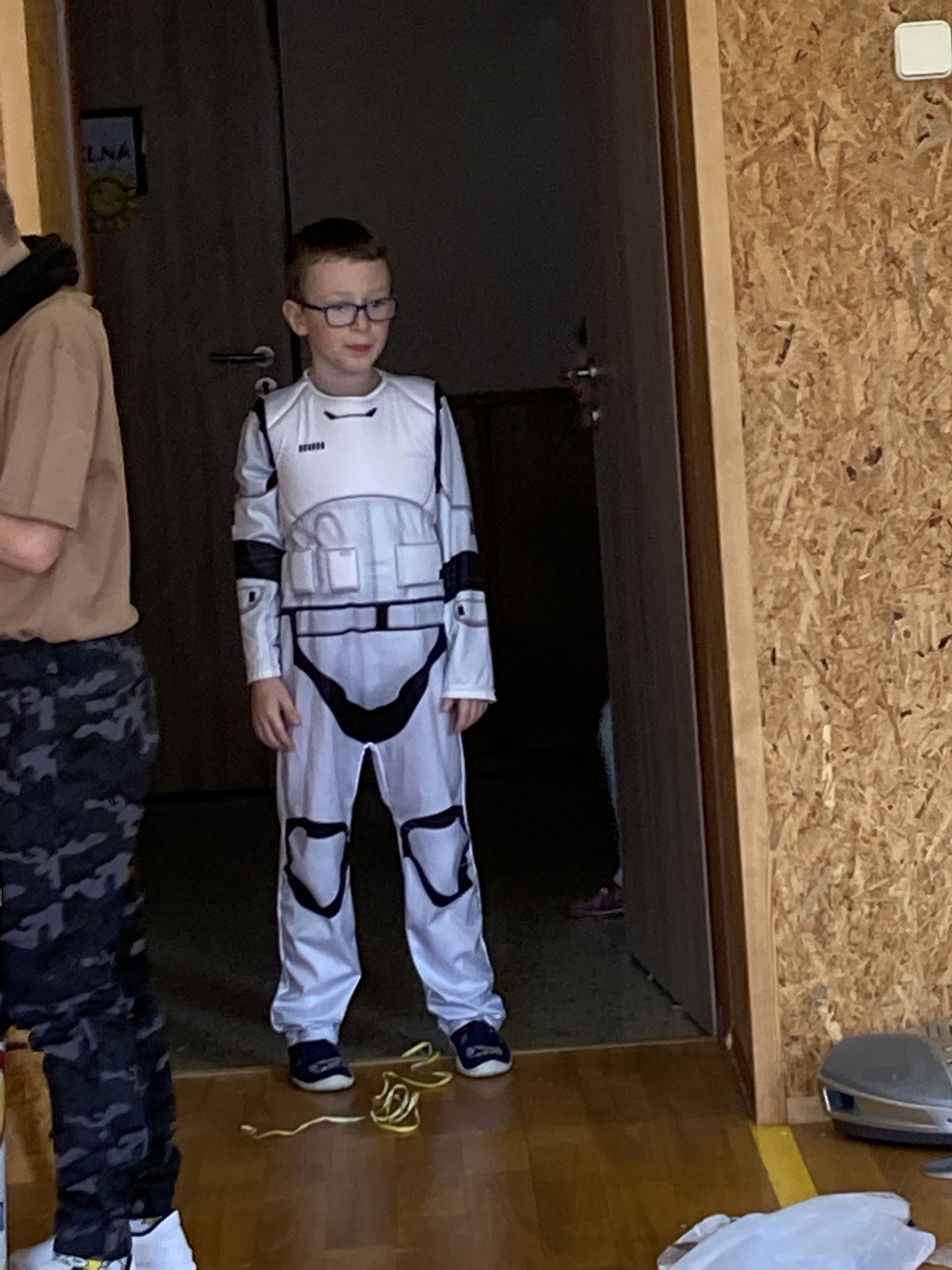 27CD67B8-0F09-47F7-B4F1-F98774332262