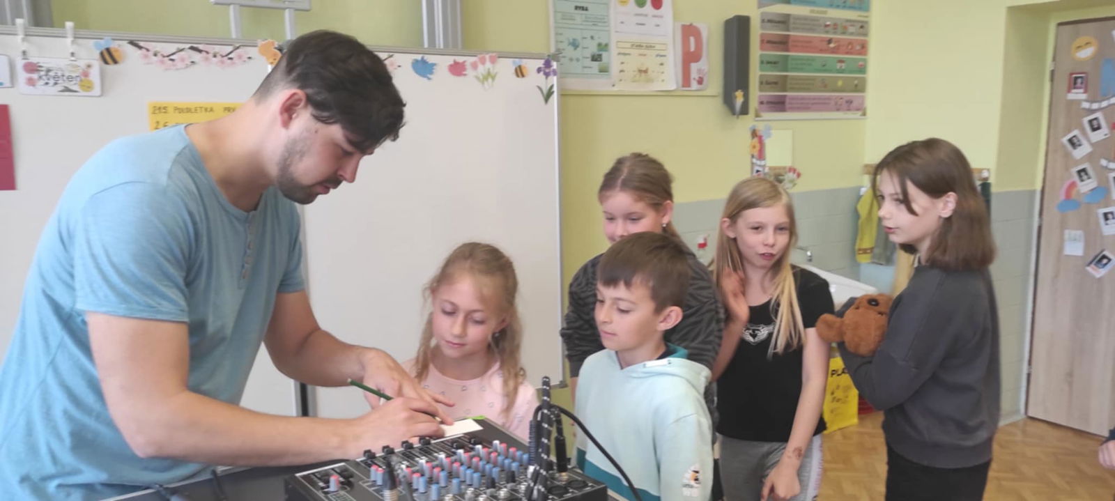 d065111a-ee53-4939-b20e-9bb425f53d8a