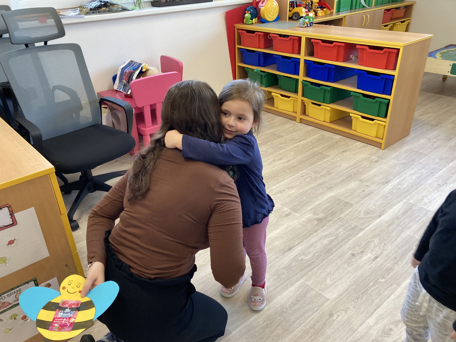 E684A125-4F96-420A-9A57-651EB3C01506