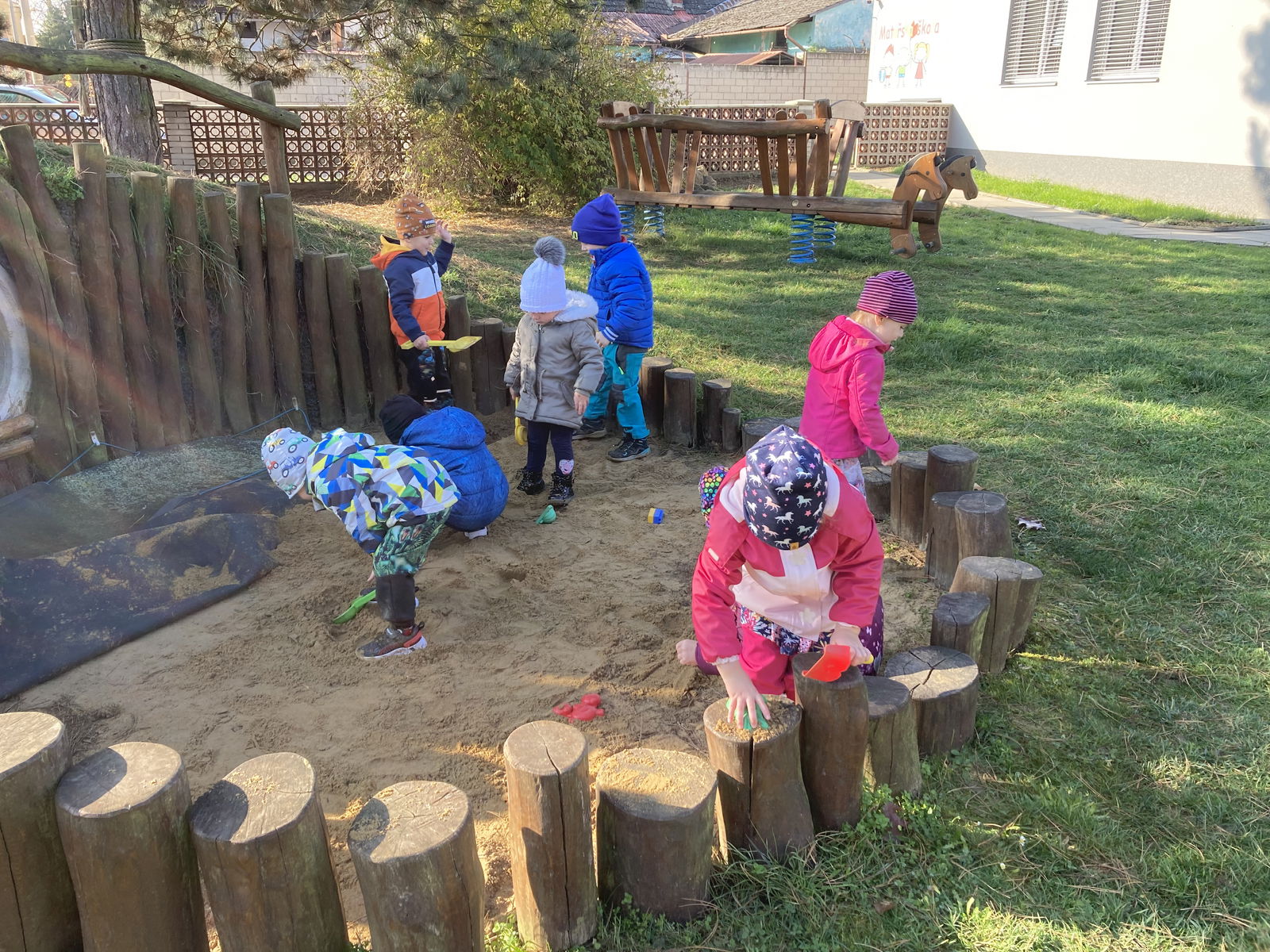 2D5FFA18-1651-4A81-8F7E-93CBD1A253A4