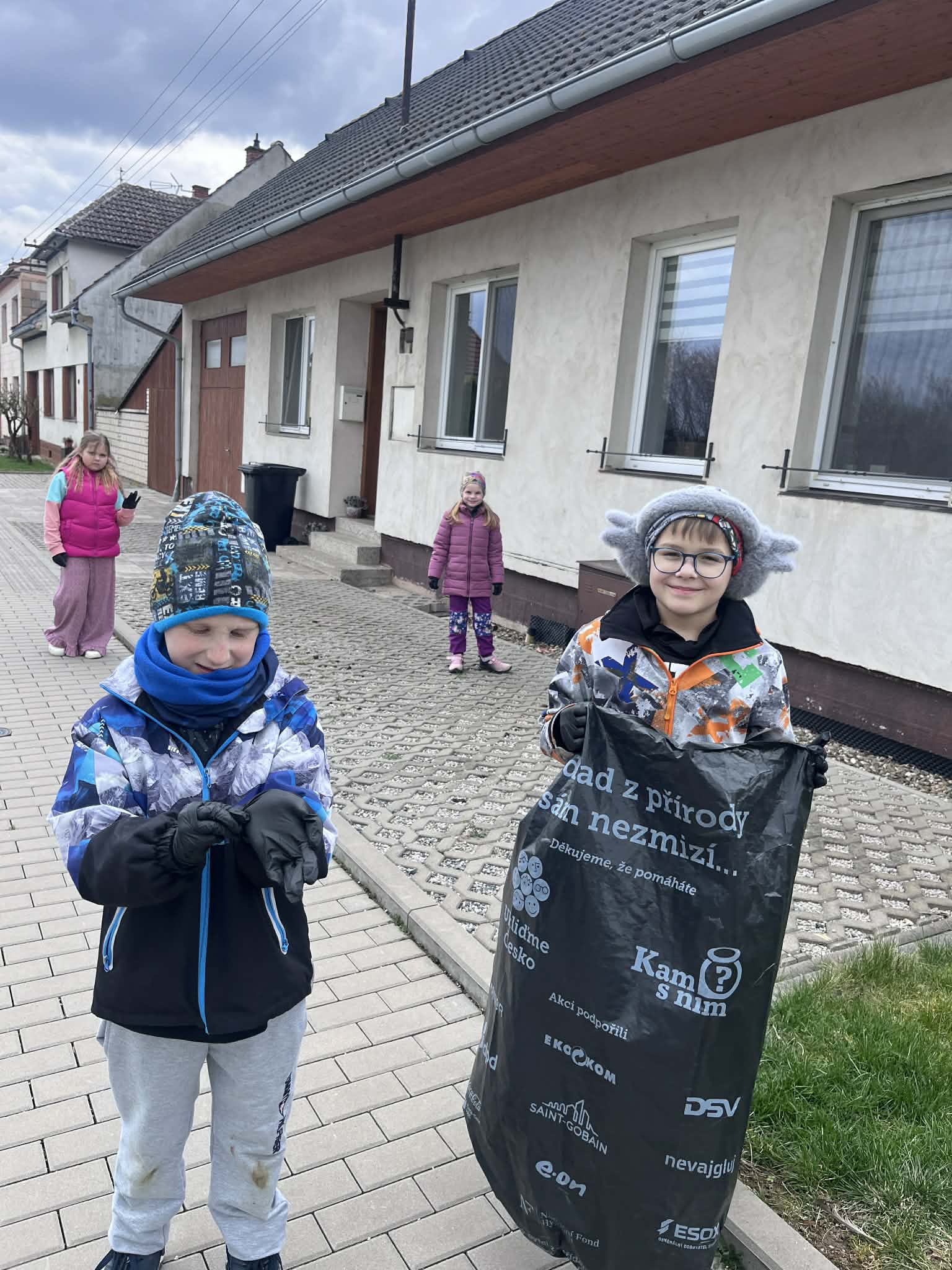 4275d28c-8303-472f-a75b-e52d5a1cb4f1