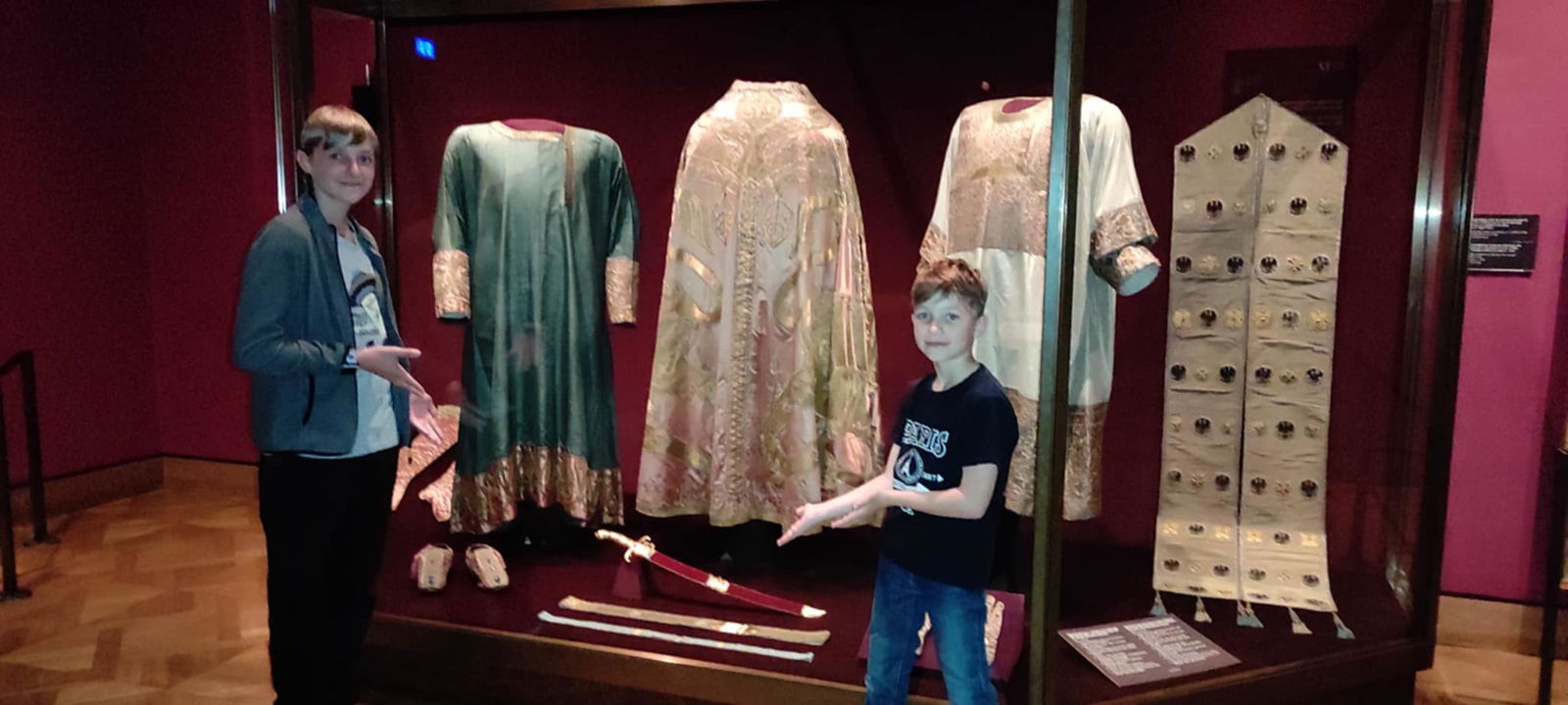 ef3e529c-d1b6-4b4e-92dc-28893ef8fee1