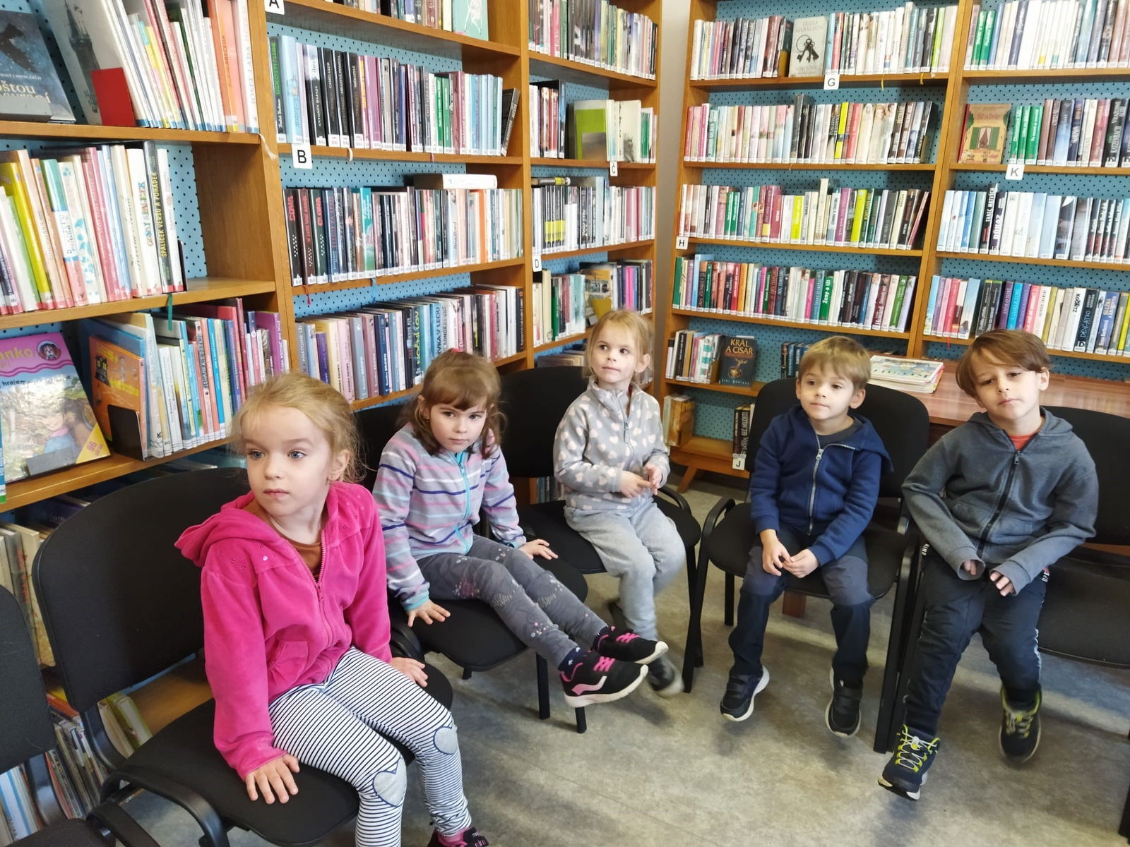 KNIHOVNA 16