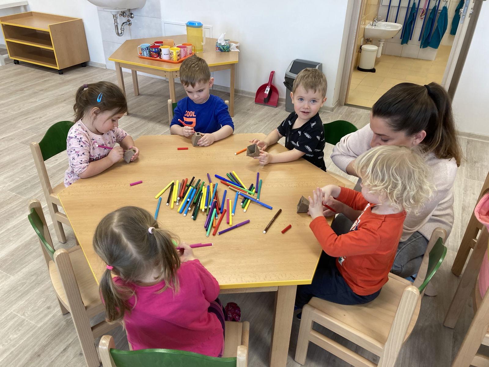 7AEA14EF-6E11-46A5-8919-BC3ACD165255