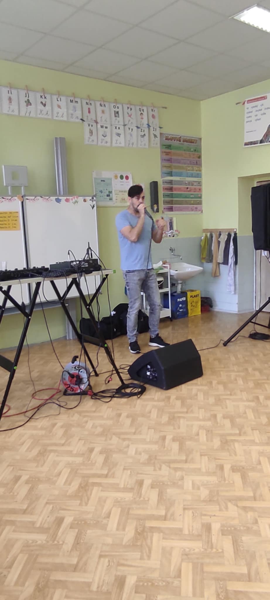 03ab4033-a5e4-416d-a501-5a5ee5ae09f3