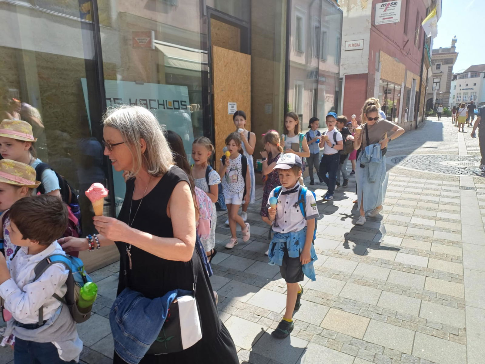 ce433651-0c39-42c6-9e25-5b5c09d8361f