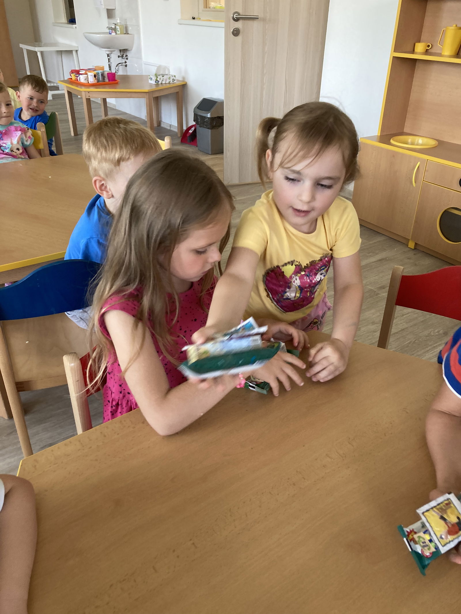 BD05F81F-03AD-418D-852A-0B567C3F7BF7