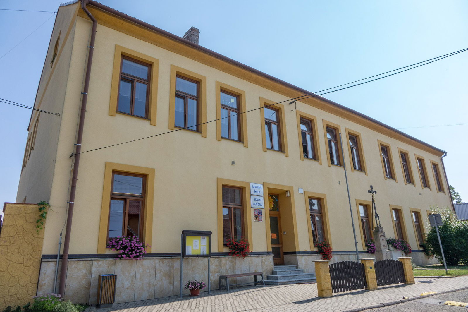 ZŠ - přední zleva