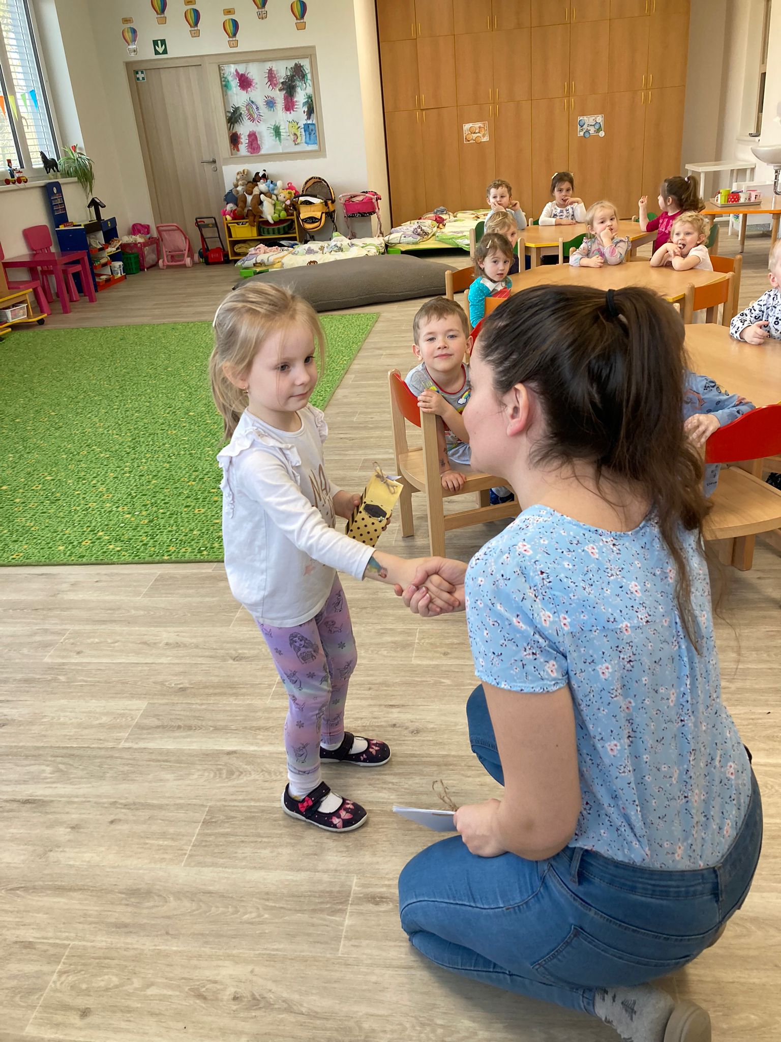 f674f376-8c7c-481d-ba90-bbb1fee6340f