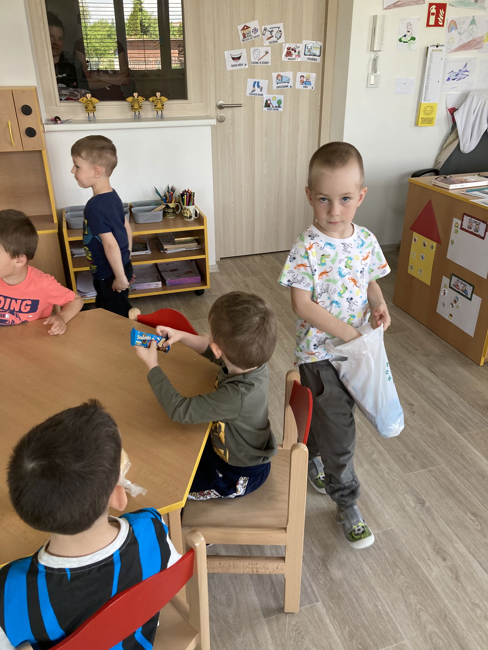 6872841B-4CB3-49A0-AE19-27C3598DB242